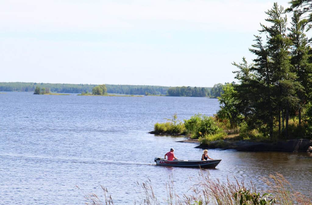 fishing rainy lake vnp flickr daveynin 29458246860
