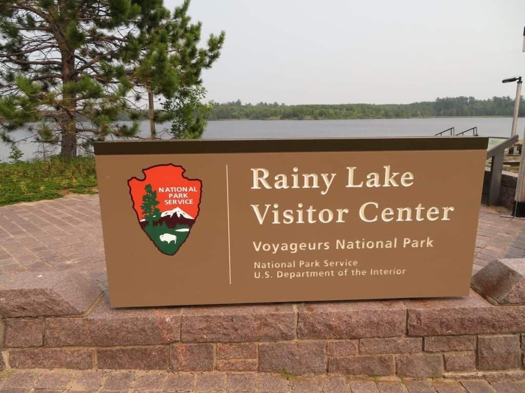 rainy lake visitor center sign flickr kenlund 30105766098