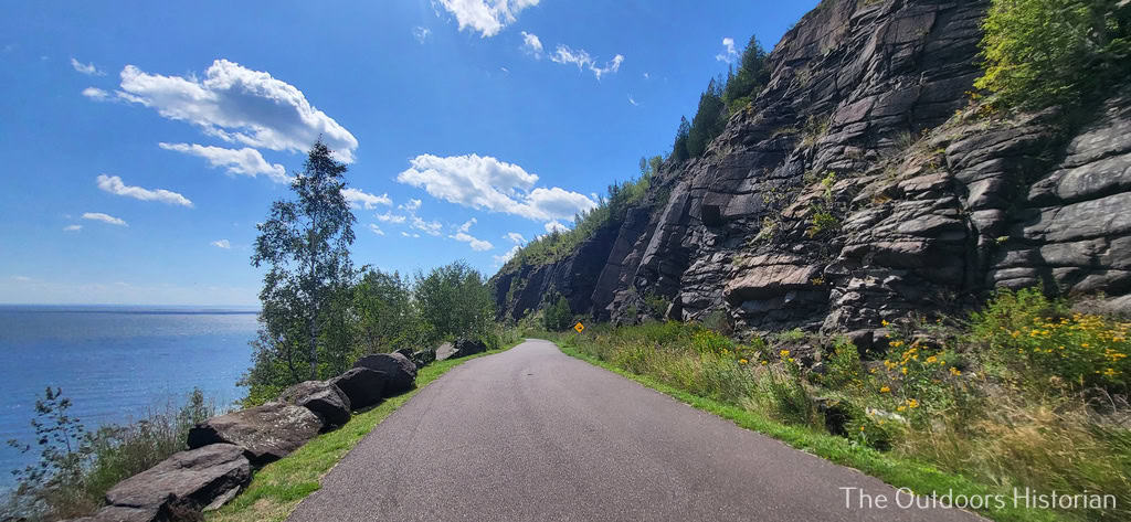 A view of the Gichigami trail heading southwest around Silver Creek Cliff. 